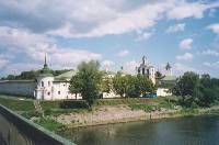 Ярославль. Спасо-Преображенский монастырь. Общий вид с моста через р. Которосль. (88,6 K)