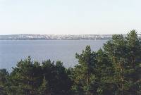 Карелия. Петрозаводск. Вид на Петрозаводск через Петрозаводскую губу со скалы 